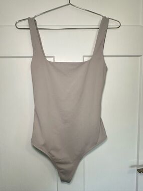 Babaton Square-Neck Bodysuit in Light Taupe
